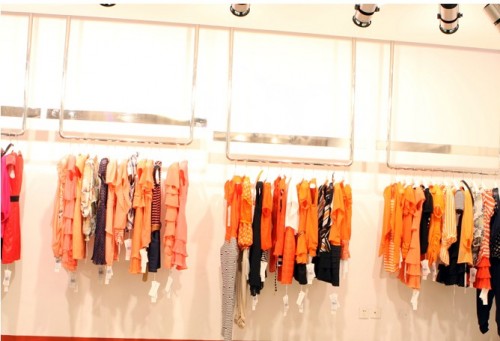 妩彤女装店铺形象