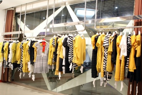 妩彤女装店铺形象