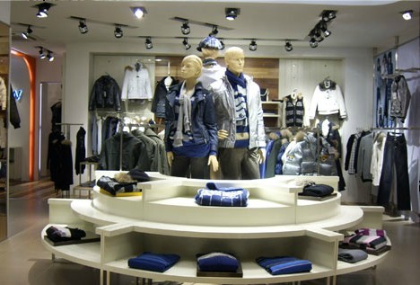 鎏恒色休闲装店铺展示