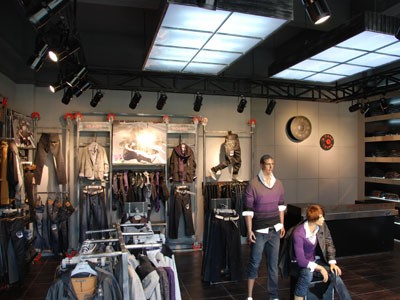 棒球小子牛仔店铺展示