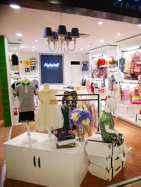 爱法贝童装店铺展示
