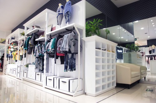 爱法贝童装店铺展示