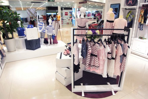 爱法贝童装店铺形象