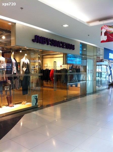 江南布衣女装店铺展示