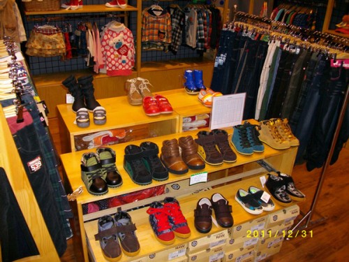 祺村普童装店铺形象