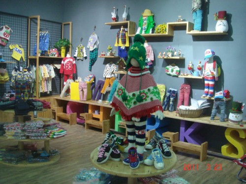 祺村普童装店铺形象