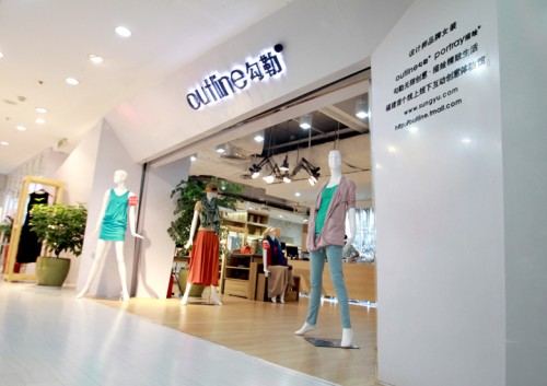 勾勒女装店铺展示