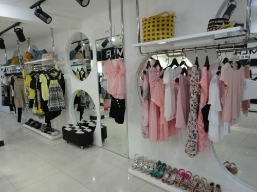 依目了然女装店铺展示