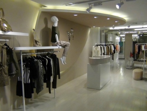 依目了然女装店铺展示