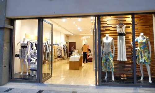 Tyt左右岁月女装店铺形象