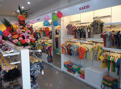 卡西思童装店铺展示