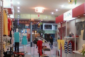 2+1亲子装店铺