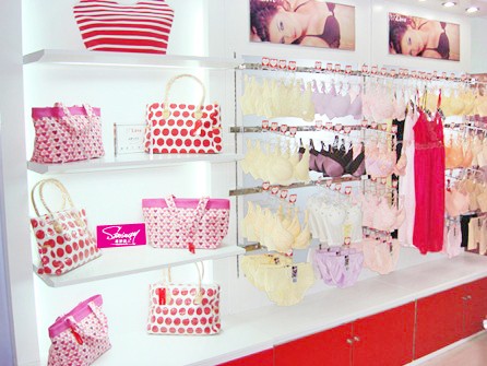 梦诗雅黛内衣店铺展示