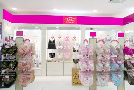 梦诗雅黛内衣店铺展示