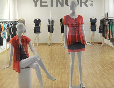 依诺女装店铺展示
