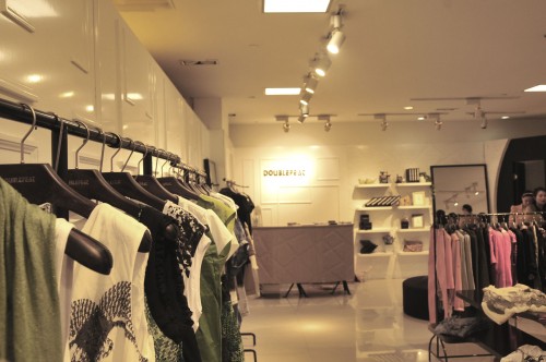 个性女装店铺展示