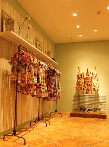 阿尤女装店铺形象