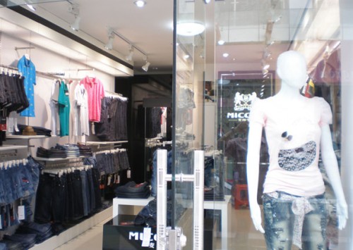 麦珈牛仔店铺展示