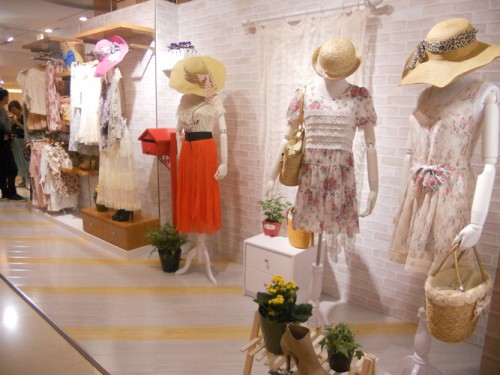 杰艾丝女装店铺展示