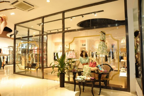 卓多姿女装店铺展示