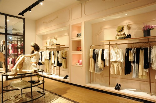 卓多姿女装店铺展示