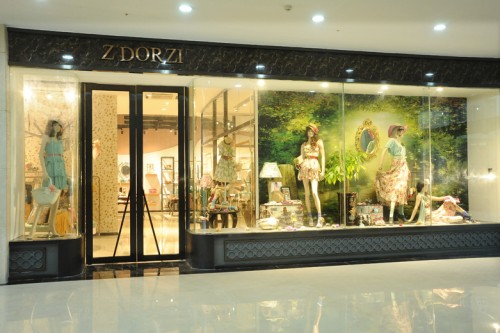 卓多姿女装店铺展示