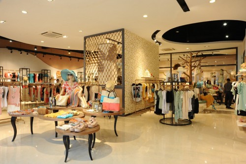 卓多姿女装店铺形象