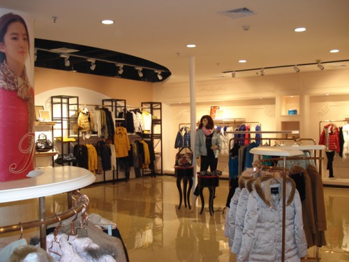 卓多姿女装店铺形象