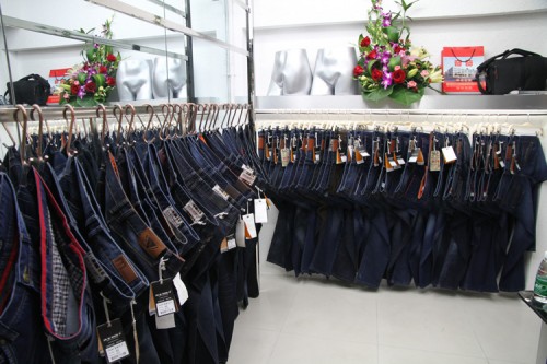 金奇王子牛仔店铺展示