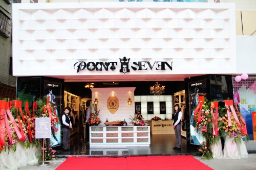 點柒男装店铺形象