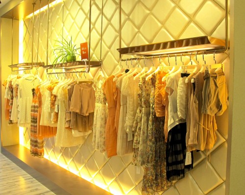 蔻拉女装店铺展示