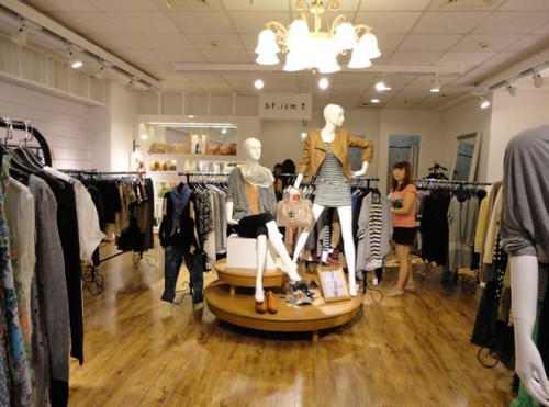 碧芙艾思女装店铺展示