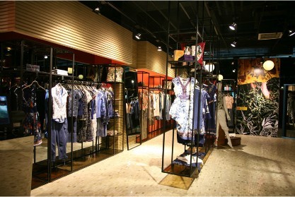 渔牌女装店铺展示