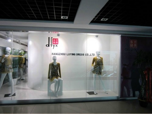 东方颖秀女装店铺展示