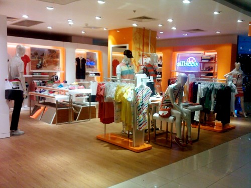 Ellesse童装店铺展示