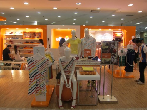 Ellesse童装店铺展示