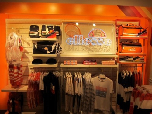 Ellesse童装店铺展示