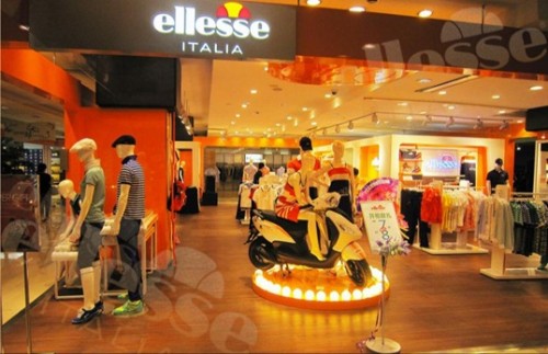 Ellesse童装店铺展示