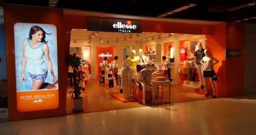 Ellesse童装店铺展示