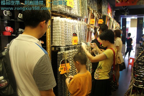 荣霞世家皮革店铺形象