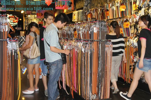 荣霞世家皮革店铺形象