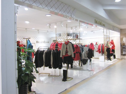 粉蓝女装店铺展示