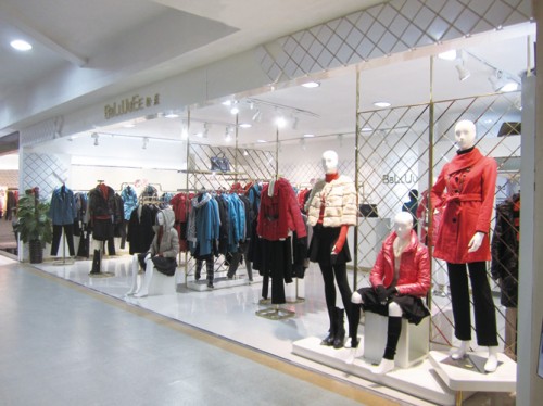 粉蓝女装店铺展示