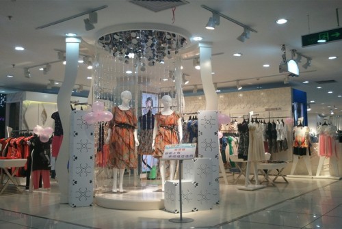 楚阁女装店铺展示