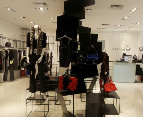 LEVARZAIO女装店铺形象