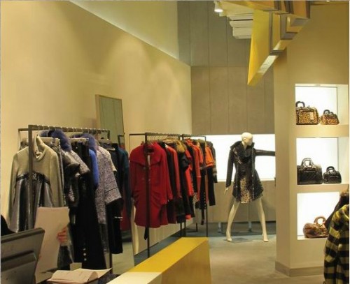 LEVARZAIO女装店铺形象