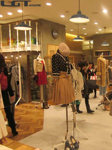 艾上乐品女装店铺展示