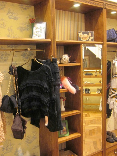 艾上乐品女装店铺展示