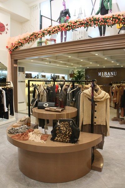 米巴纽女装店铺展示