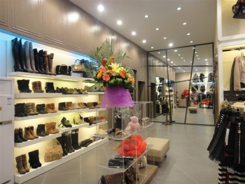 米巴纽女装店铺展示